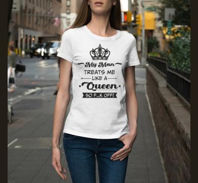 Тениска с щампа My Man treats me like a queen so f..k off