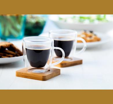 Чаши за еспресо с дървени подложки с надпис